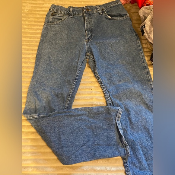 Wrangler Mens Relaxed Fit Blue Jeans - Picture 1 of 3
